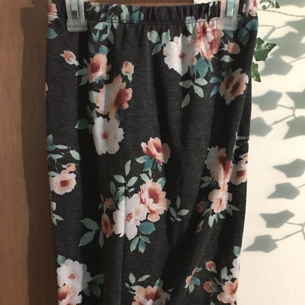 Small floral print pencil skirt with stretchy waistband